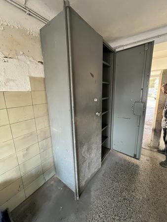 Werkzeugschrank in schwerer Ausfhrung ca. 250/65/150 cm Doppeltre und versperrbar