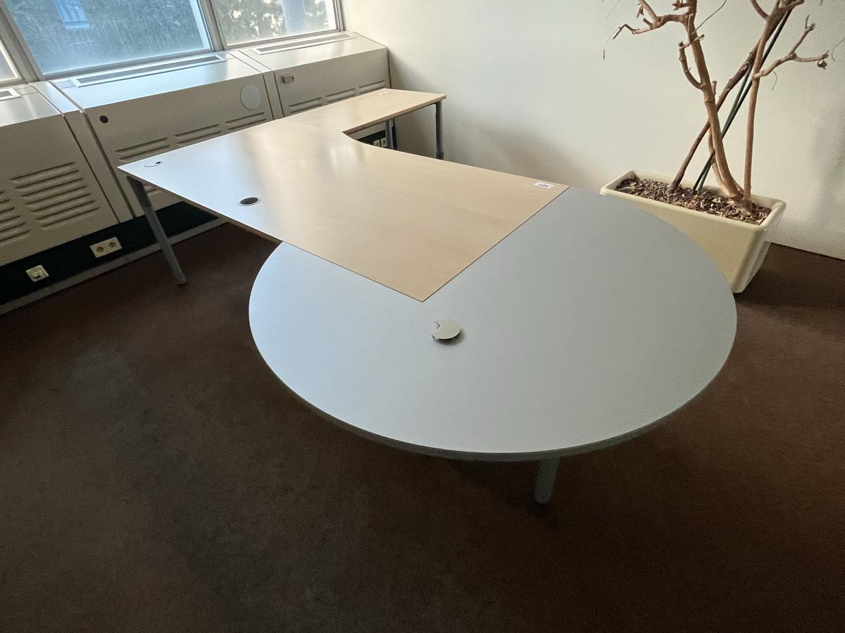 Schreibtisch Winkelkombination ca. 260x200 cm?d=2024-11-21 13:11:33