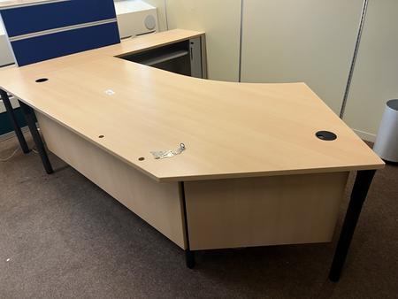 Schreibtisch Winkelkombination ca. 360x210 cm mit Rckwand