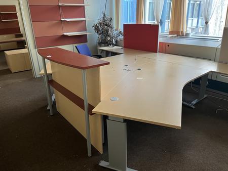 2 Arbeitspltze komplett mit Mbeln