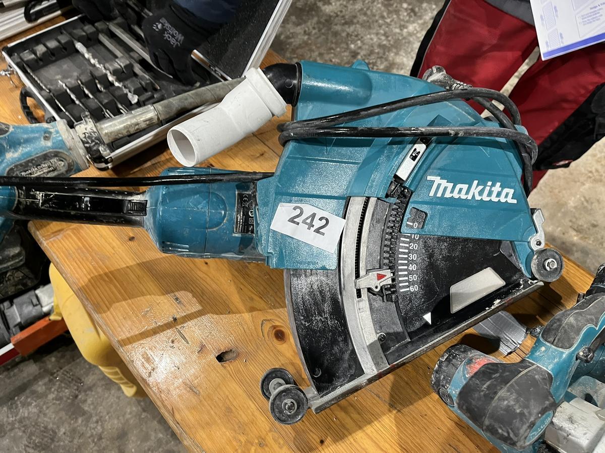 Makita Winkelschleifer  mit Aufsatzmodul?d=2024-11-23 16:52:05