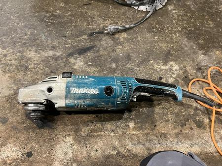 Makita Winkelschleifer 230er