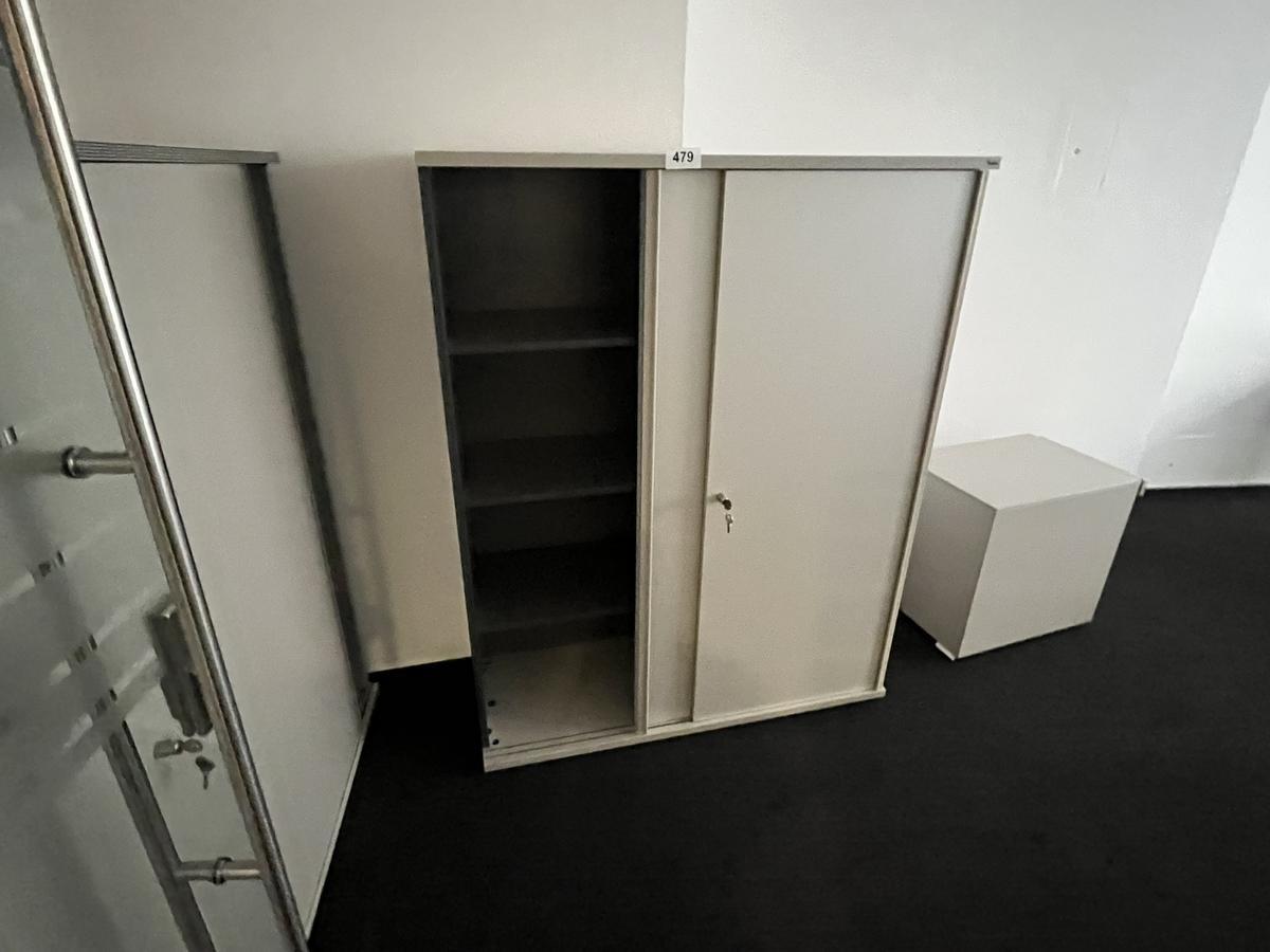 komplettes Büro mit Schreibtisch,Aktenschränken,Rollcontainer?d=2024-11-23 15:58:22