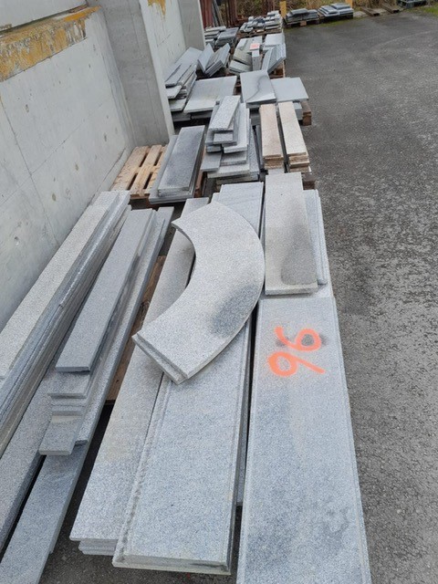 Granit Stufenplatten + Mauerabdeckungen 11 Platten gemischt