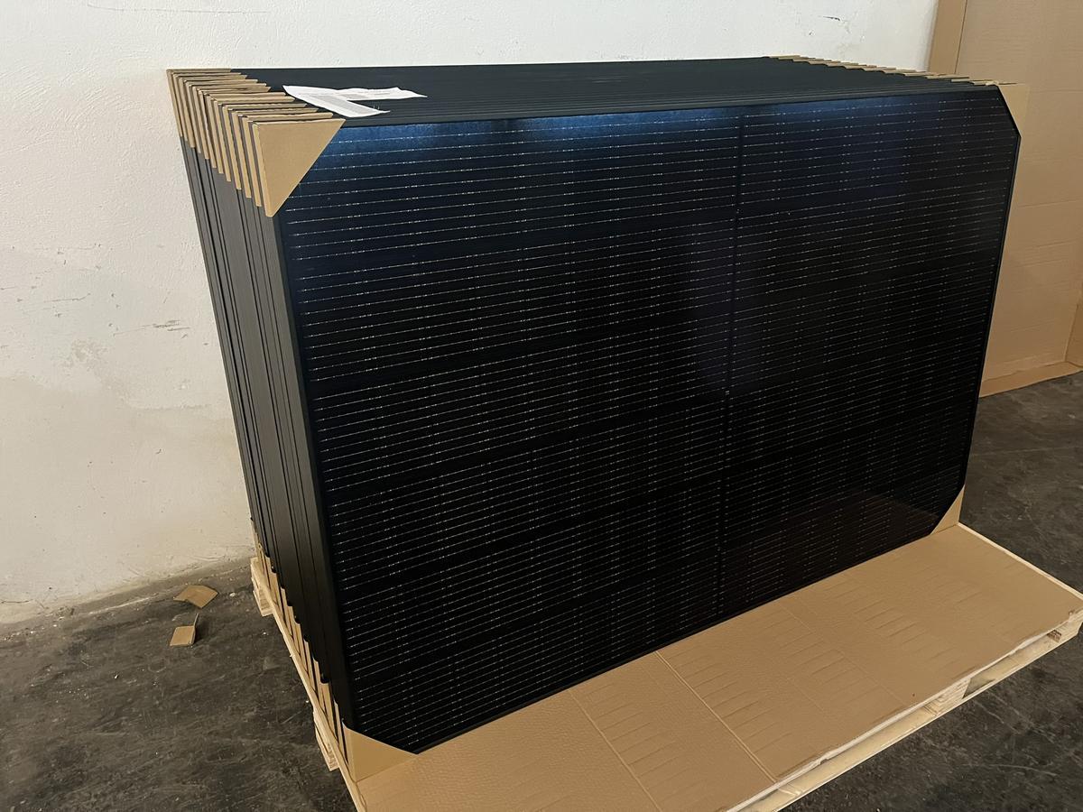 36 Stk. Solar Paneele (= 1 Palette), Typ Q-Sun 410W = ca. 15 kW (14.76 kW)?d=2024-12-18 06:43:30