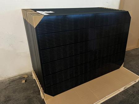 36 Stk. Solar Paneele (= 1 Palette), Typ Q-Sun 410W = ca. 15 kW (14.76 kW)