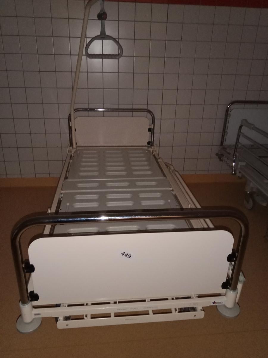 Krankenbett mechanisch verstellbar mit Rollen ca. 220x105 cm?d=2024-12-18 09:40:36