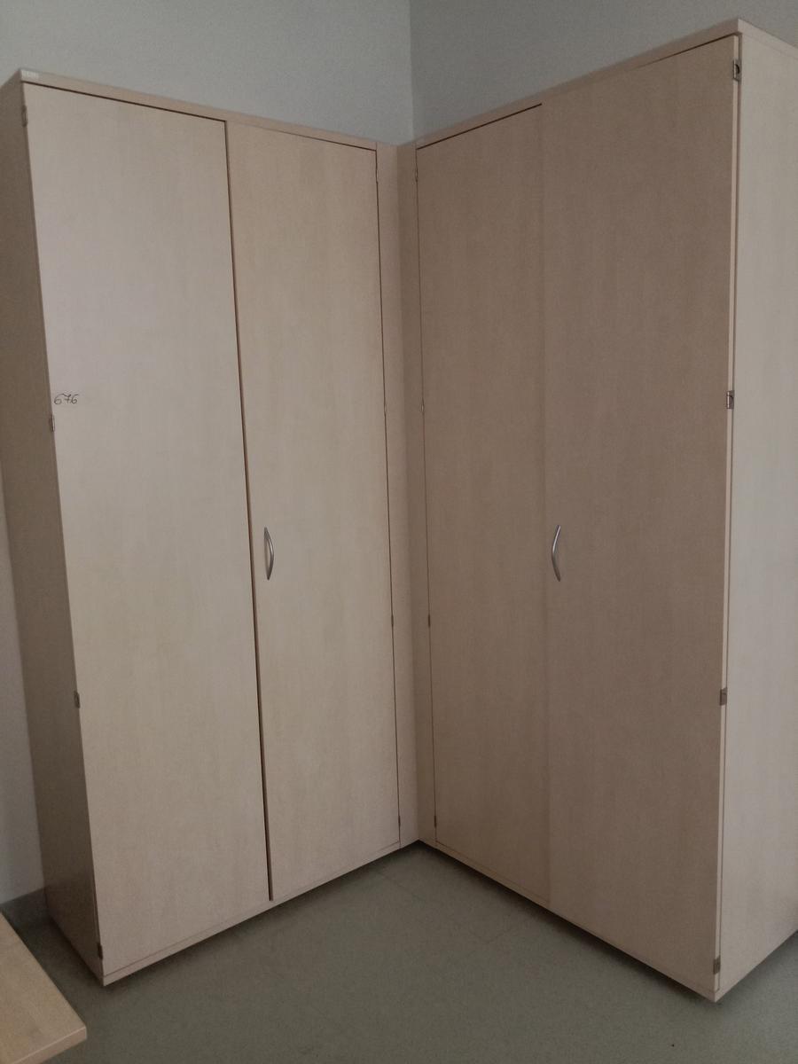 3teilige Eckschrankkombination je 100x50x225cm?d=2024-12-20 21:39:37