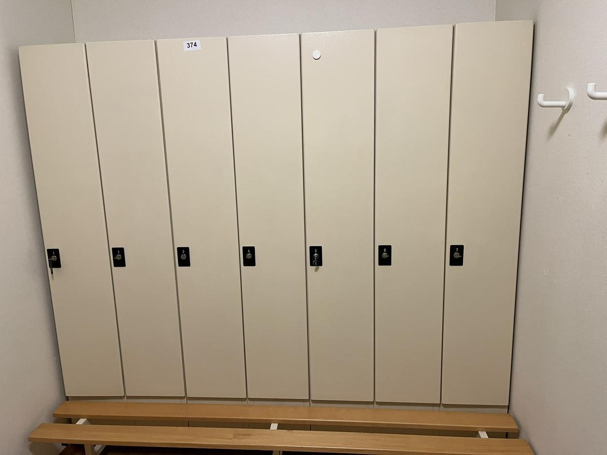 7 teiliger Umkleidespind ca. 210/200 cm mit Bankmodul