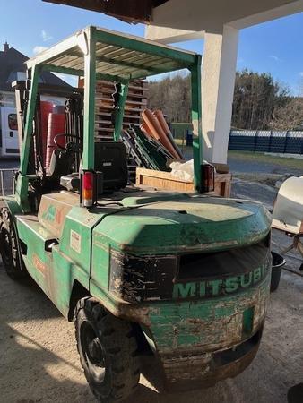 MITSUBISHI HUBSTAPLER DIESEL 4000 kg Tragkraft , mit Seitenschieber , sofort einsatzbereit , Lichtanlage,2 neue Batterien,