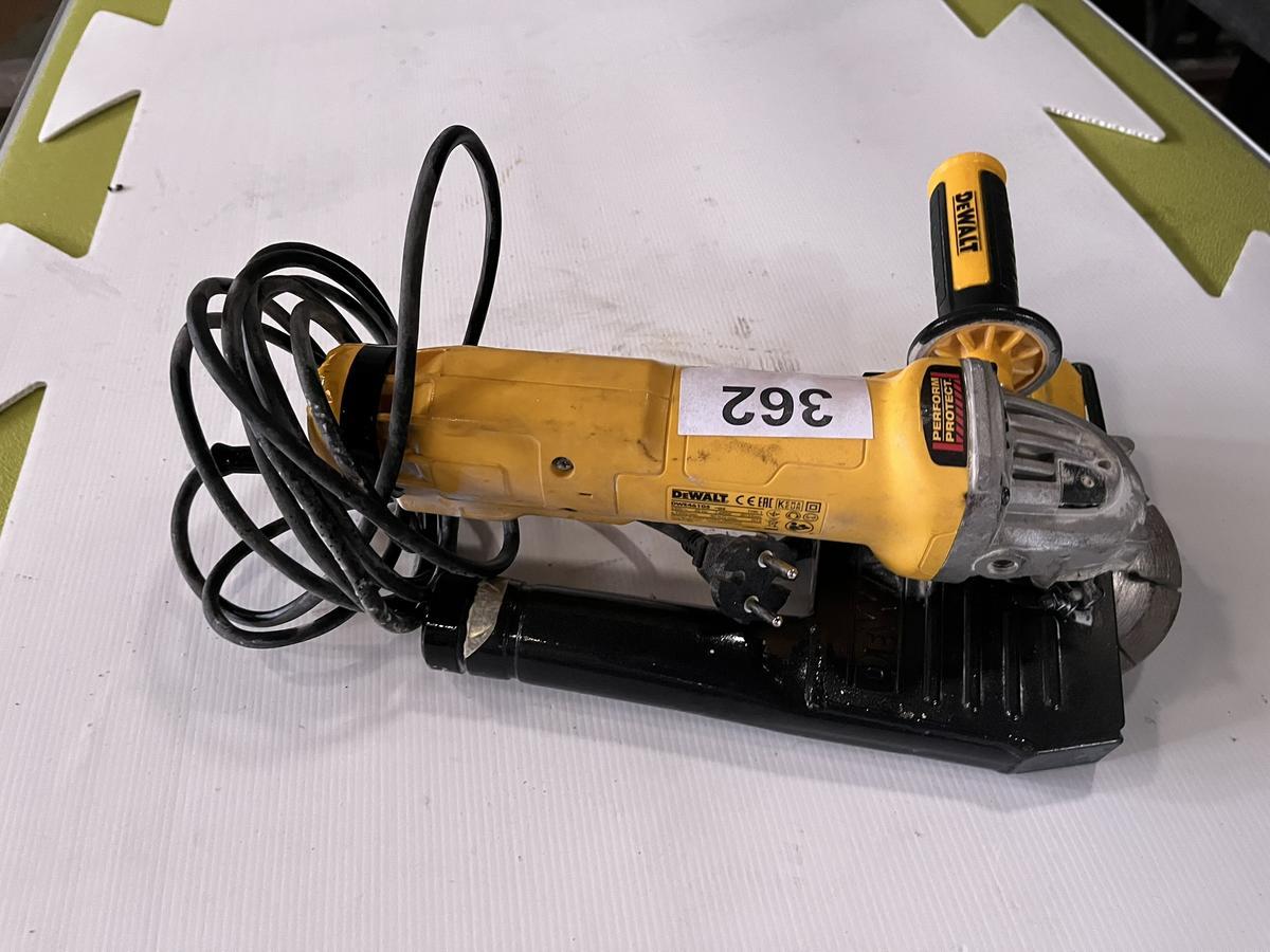 DeWalt Winkelschleifer DWE 46105 Fräse mit Diamantblatt?d=2025-01-15 10:46:21