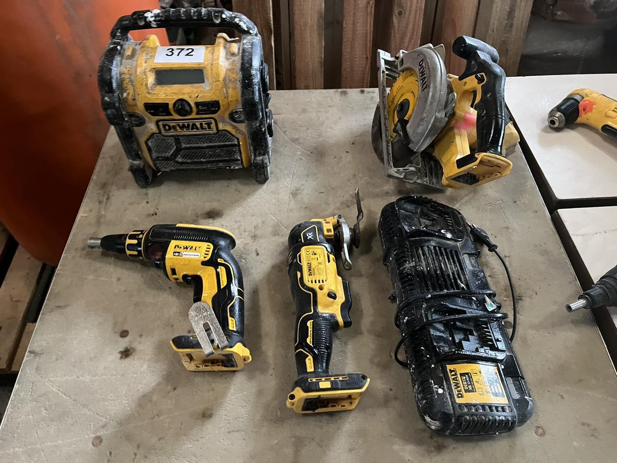 5 teiliges DeWalt Akkuset ohne Akkus mit Ladegerät?d=2025-01-15 10:17:56