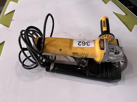 DeWalt Winkelschleifer DWE 46105 Frse mit Diamantblatt