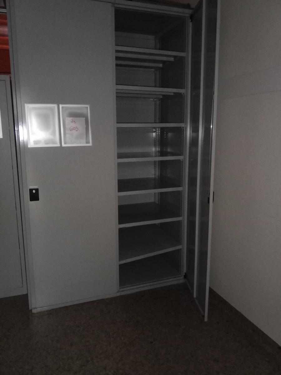 Blechschrank ca. 160x75x250 cm mit Fachböden?d=2025-01-31 09:41:15