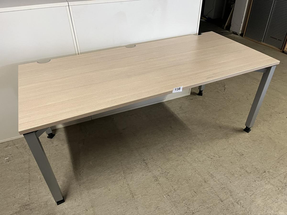 Büro-Schreibtisch 160x80 cm Rahmen silber?d=2025-01-31 05:09:36