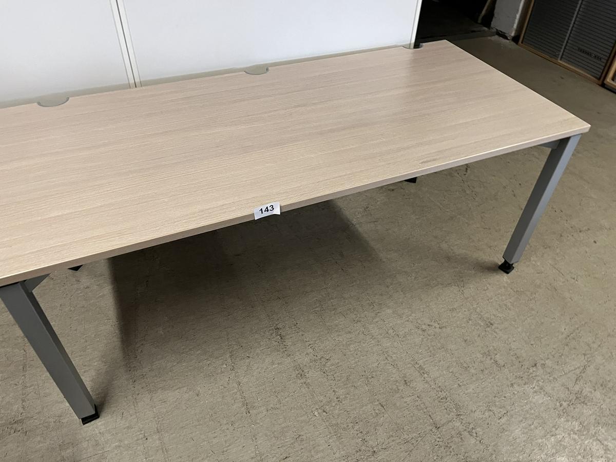 Büro-Schreibtisch 160x80 cm Rahmen silber?d=2025-01-31 05:19:53