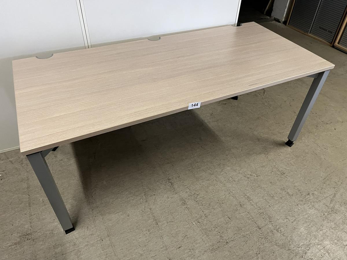 Büro-Schreibtisch 160x80 cm Rahmen silber?d=2025-01-31 05:17:42