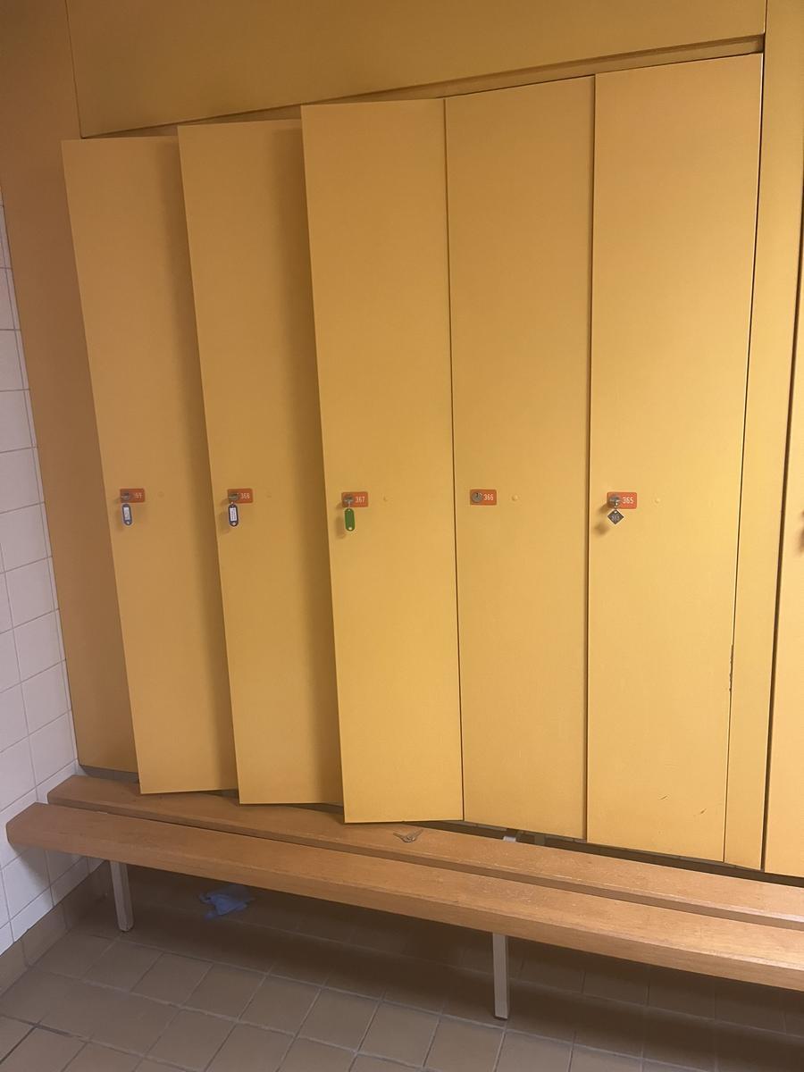 5-teiliger Garderobenschrank mit Schlüssel?d=2025-01-31 04:06:18