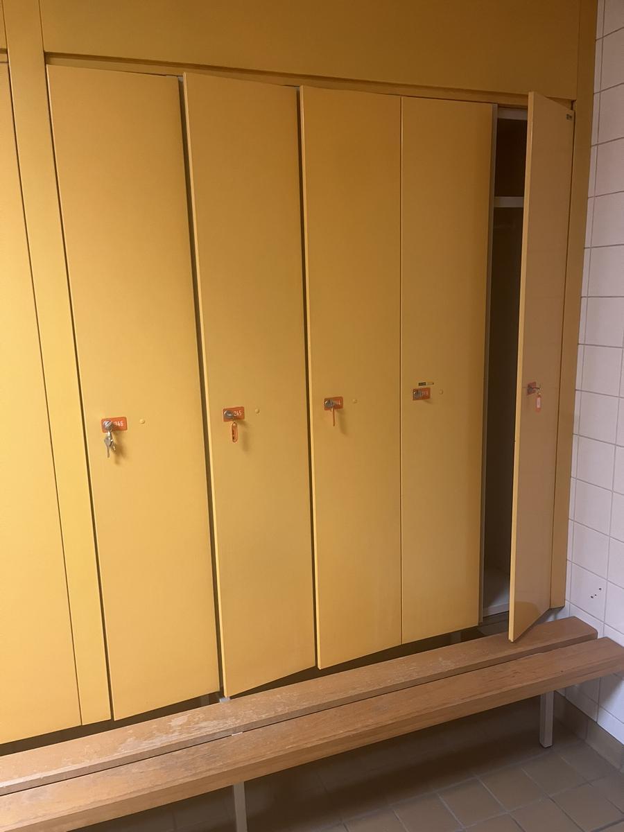 5-teiliger Garderobenschrank mit Schlüssel?d=2025-02-21 21:20:53