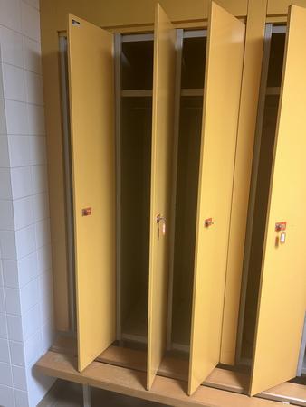 3-teiliger Garderobenschrank mit Schlssel,Selbstabbau ca. 900/800/2100 mm