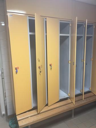 9-teiliger Garderobenschrank mit Schlssel,Selbstabbau ca. 2700/800/2100 mm