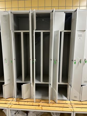 3-teiliger Garderobenschrank neuwertig,hellgrau mit Schlssel ca. 1200/800/2250 mm