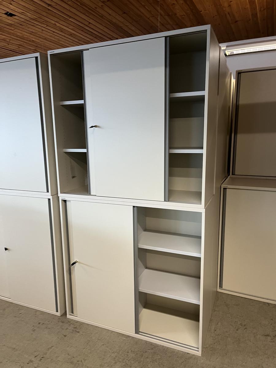 Neudörfler Aktenschrank, 120x45x112cm, mit Schiebetüren, weiß, 3 Ordnerhöhen, mit Schlüssel, Schränke kontrolliert - top Zustand?d=2025-02-22 11:17:30