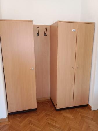 Rauminhalt / komplettes Bro, Neudrfler, 2 x Kleiderschrank, 5 x Aktenschrank, 1 x Schreibtisch L-frmig, 2 x Standcontainer