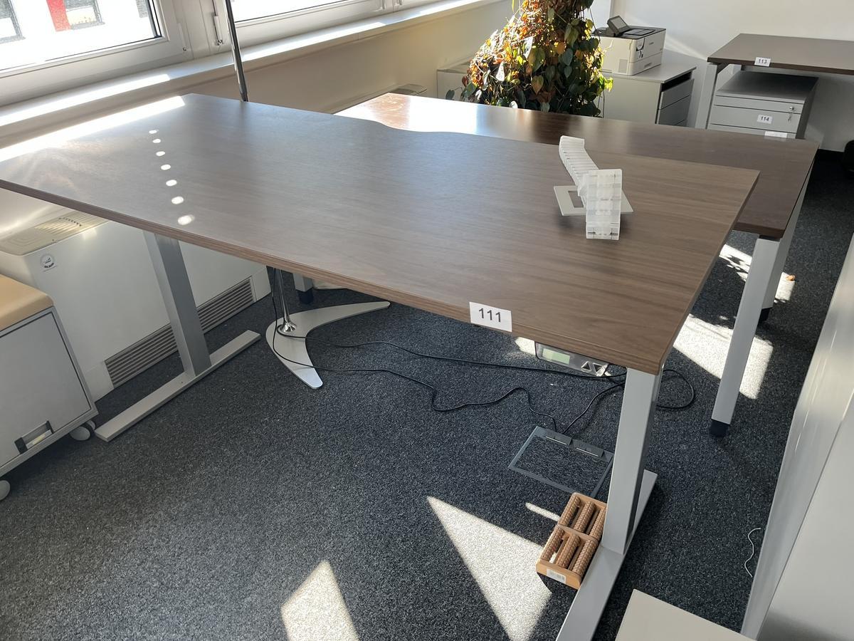 elektrisch höhenverstellbarer Schreibtisch Steelcase ca.180/80 cm?d=2025-02-22 19:26:26