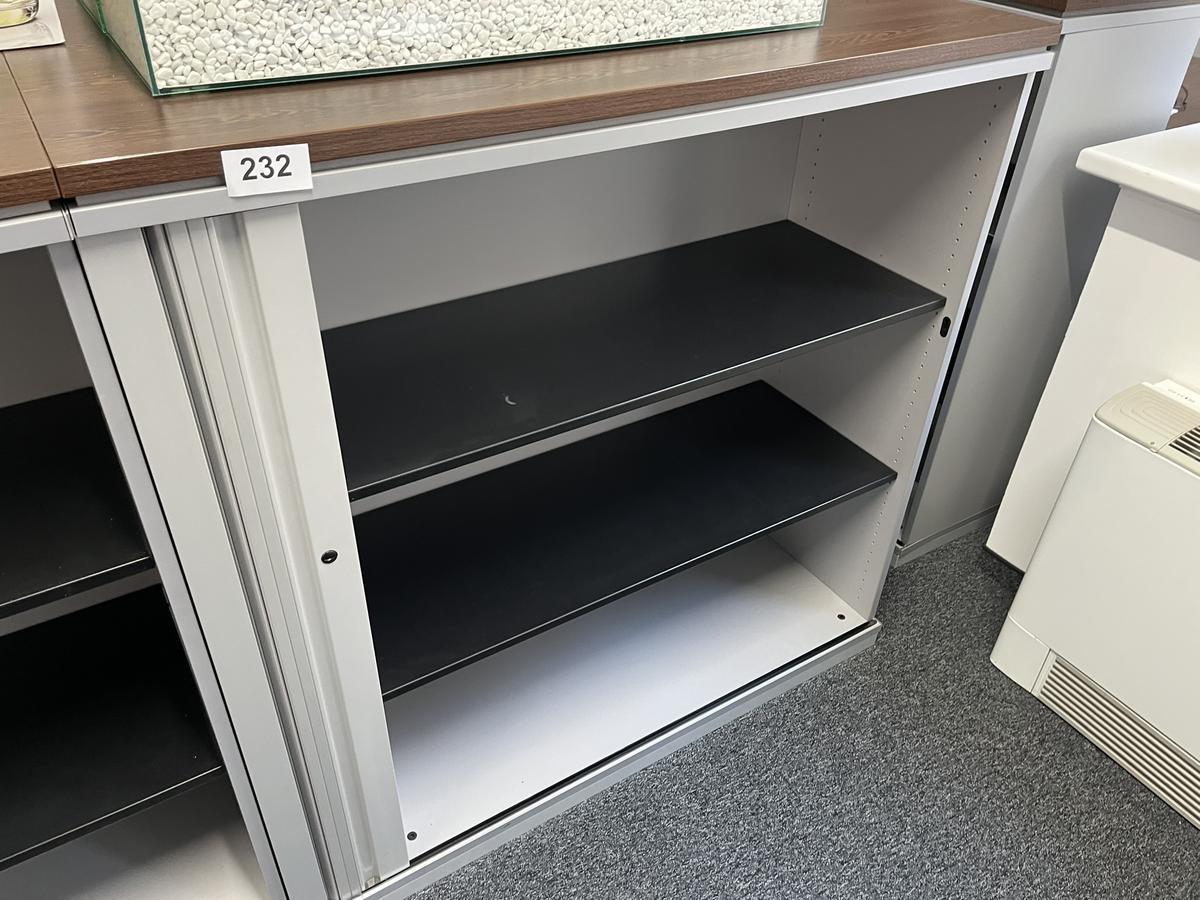 2 Stück Aktenschränke Steelcase je 120/110 cm mit Rollo