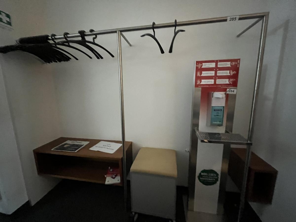 Garderobe ca. 200/34 cm inkl.Modul 100/35/30 cm