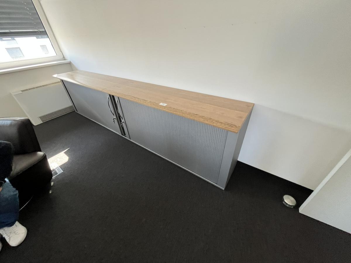 2 Stück Steelcase Aktenschränke je ca. 160/80 cm mit Rollo?d=2025-02-22 19:19:37