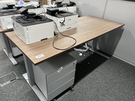 elektrisch hhenverstellbarer Schreibtisch ca. 180/80 cm Steelcase