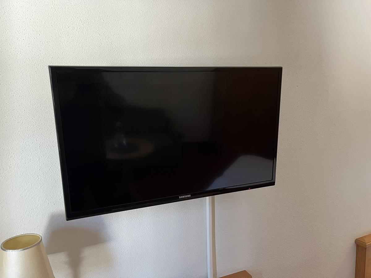 TV Gerät Samsung HG 32EB460 mit Wandhalterung?d=2025-02-25 07:10:53