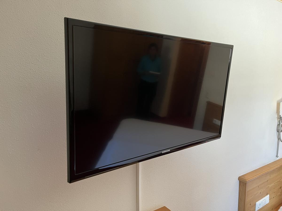 TV Gerät Samsung HG 32EB460 mit Wandhalterung?d=2025-02-25 07:16:29