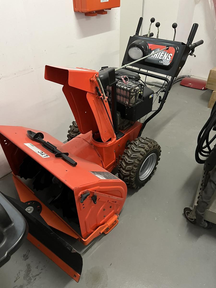 ARIENS 1322 Schneefräse  mit Schild?d=2025-03-14 13:03:59