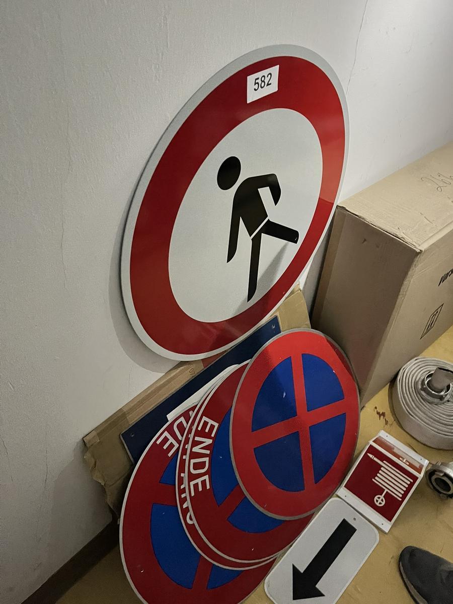 Posten Verkehrszeichen gemischt