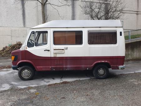 Oldtimer Mercedes Spezialkraftwagen, Wohnmobil 207D, Baujahr 1978, nicht fahrbereit