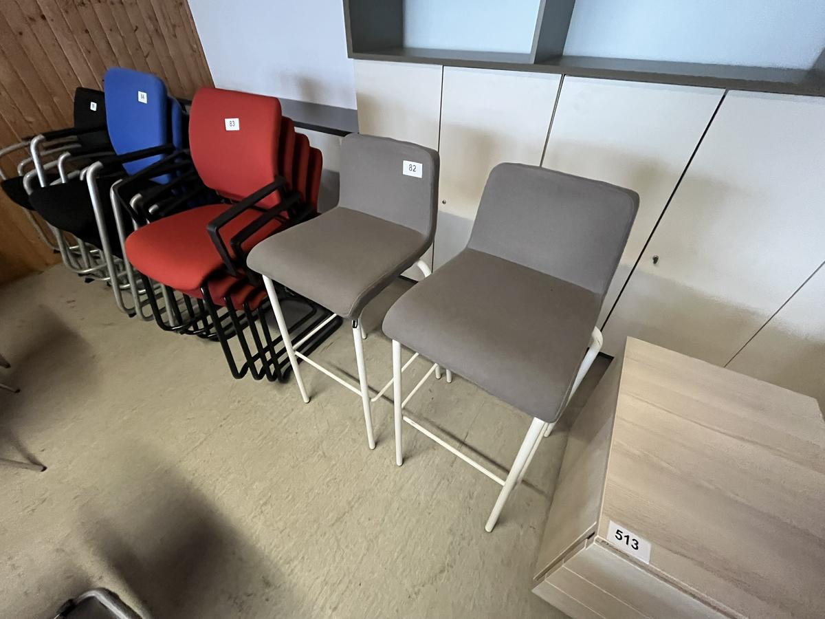 2 Stück Steelcase Hocker