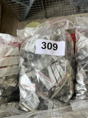 Paket mit Auspuff-,Feingewinde- u. Sicherungsmuttern, Stehbolzen, Hitzeschutzscheiben u. Kupferdichtringe