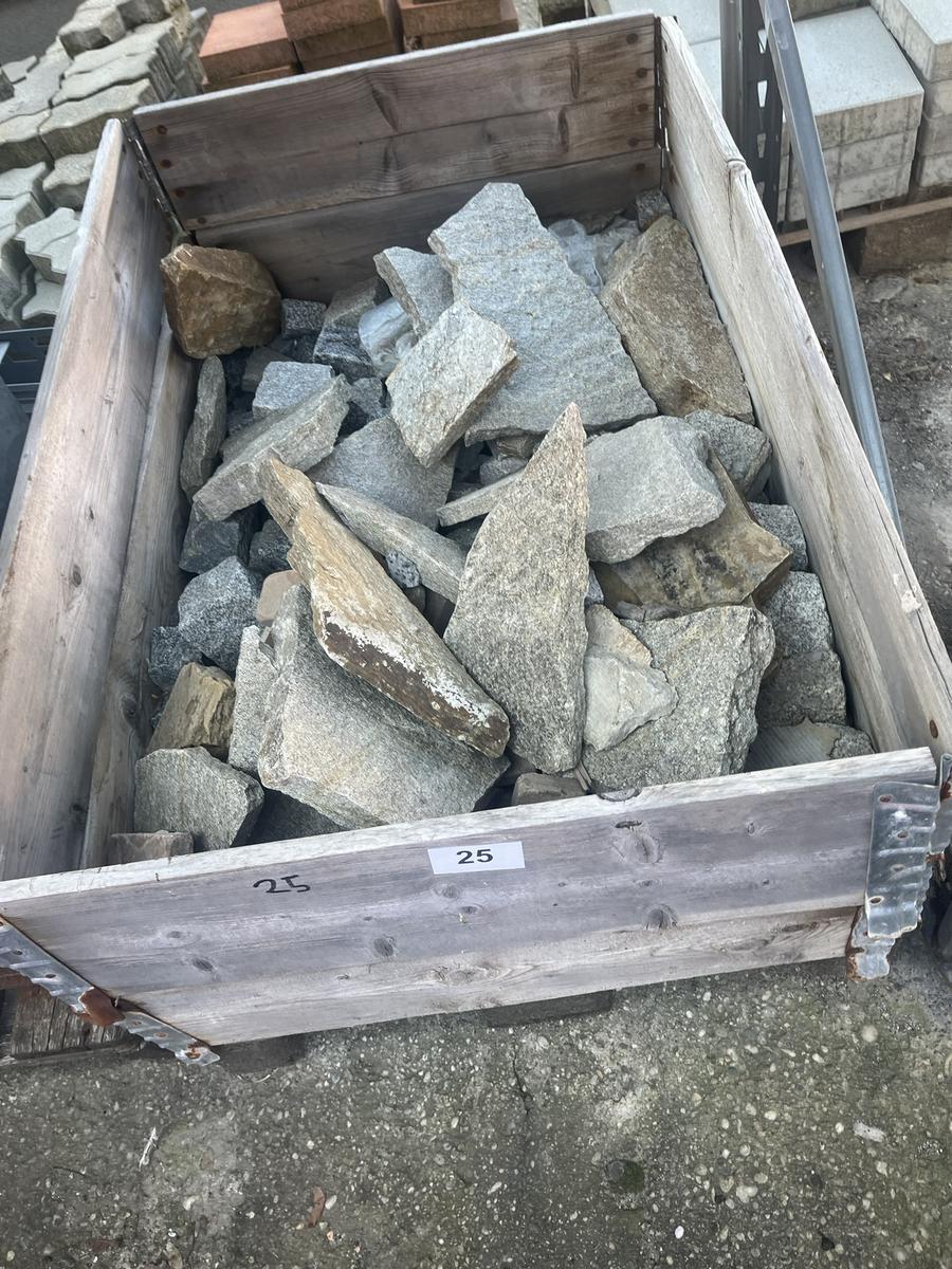 1Palette diverse Gartensteine?d=2025-04-19 19:25:50