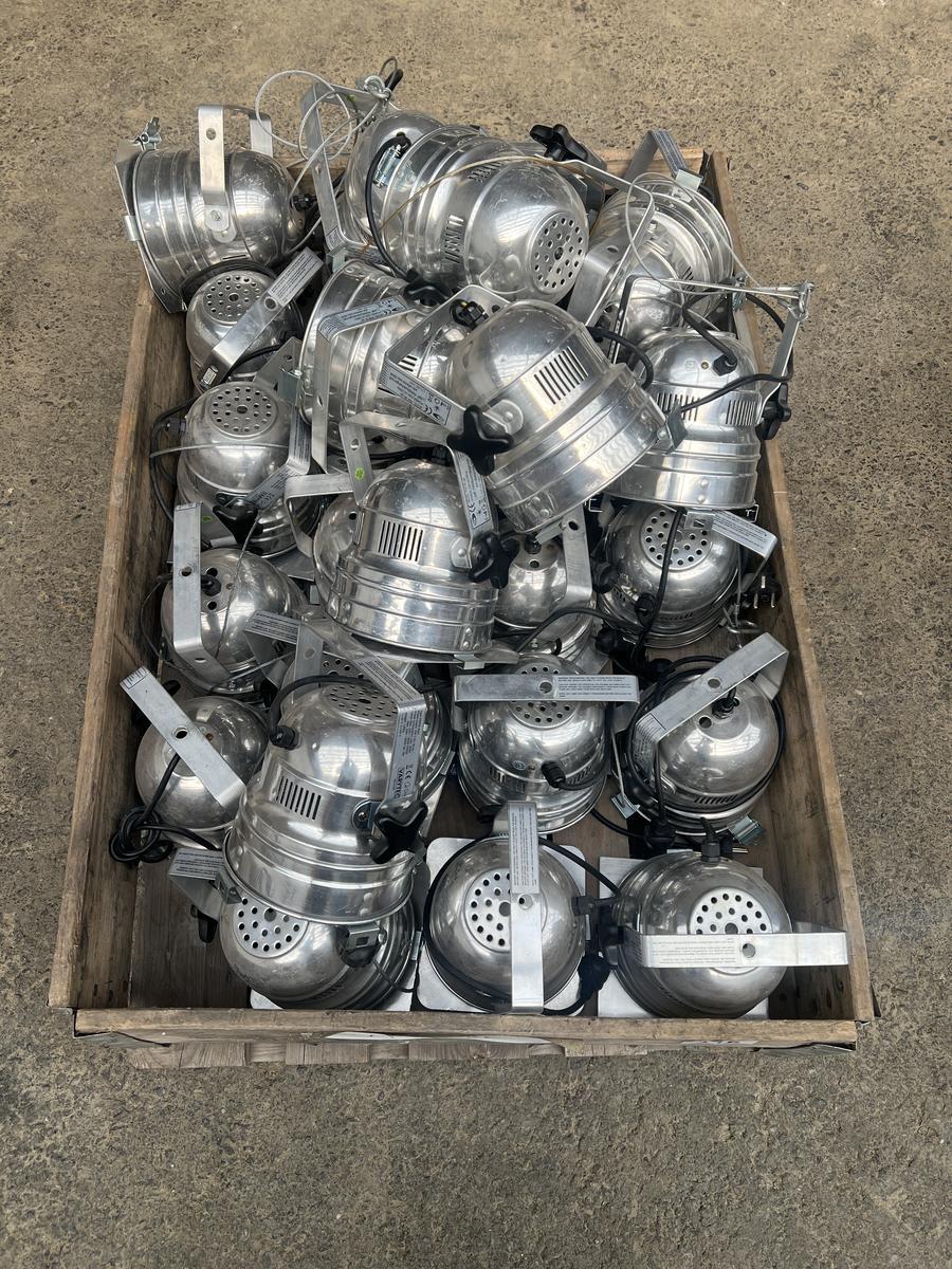 28x PAR56 shortnose silver with halogen lamp CP62