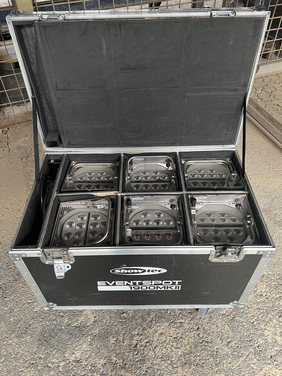 6x Showtec Eventspot 1900 MK2 incl. case (partially defect)