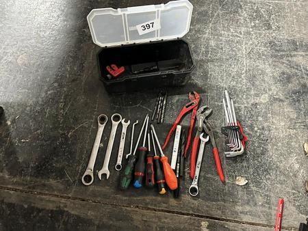 Werkzeugkoffer mit Handwerkzeug bestückt Werkzeugkoffer mit Handwerkzeug bestückt