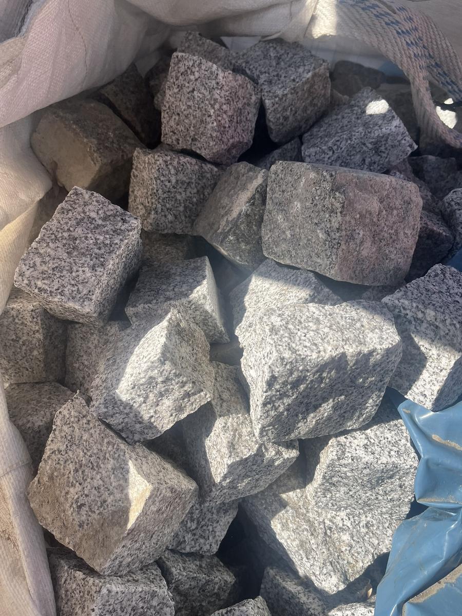 1 Sack mit Pflastersteinen 8x8 cm Würfel Granit