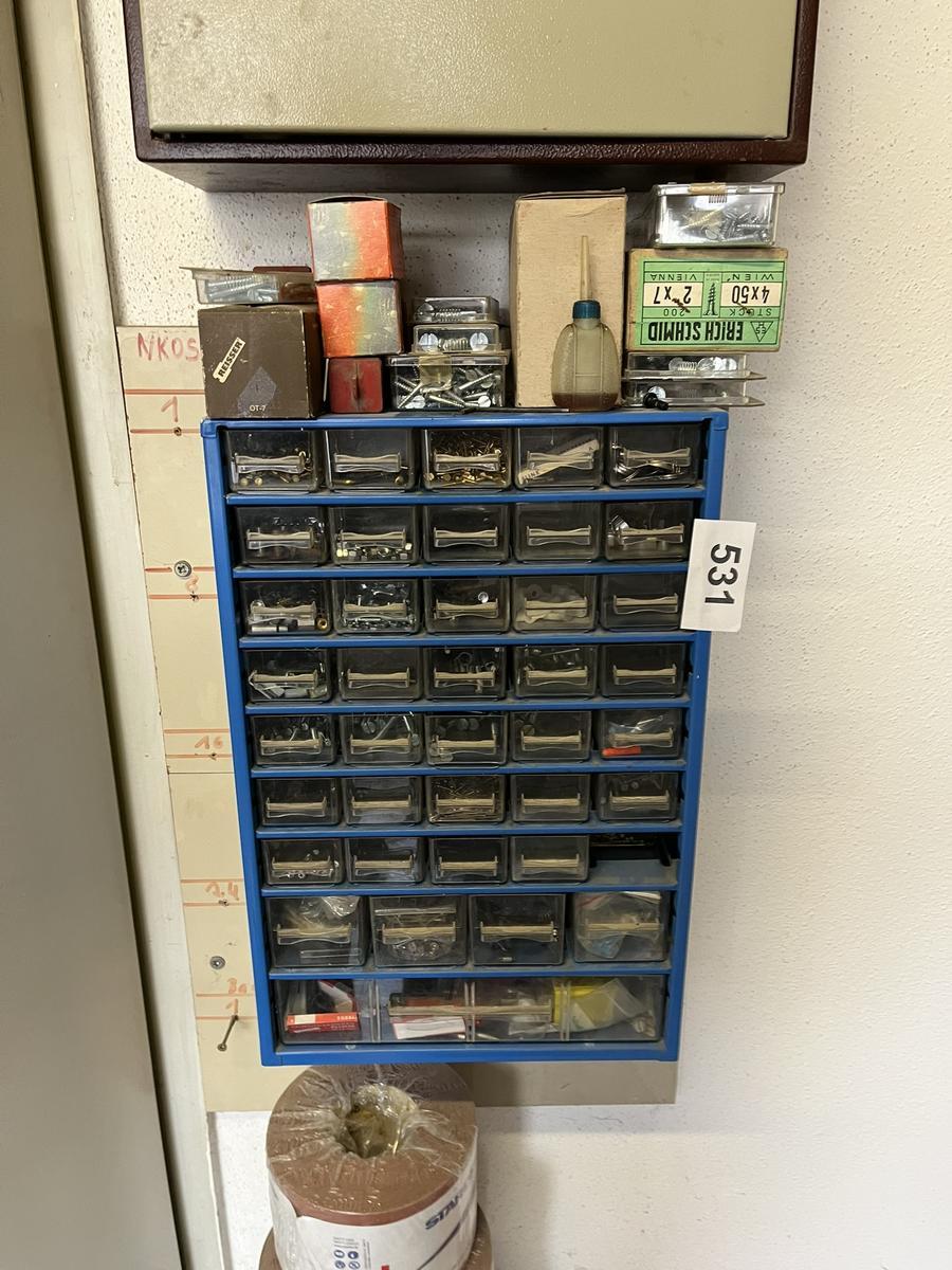 Sortimentkasten mit Schrauben , Kleinteilen