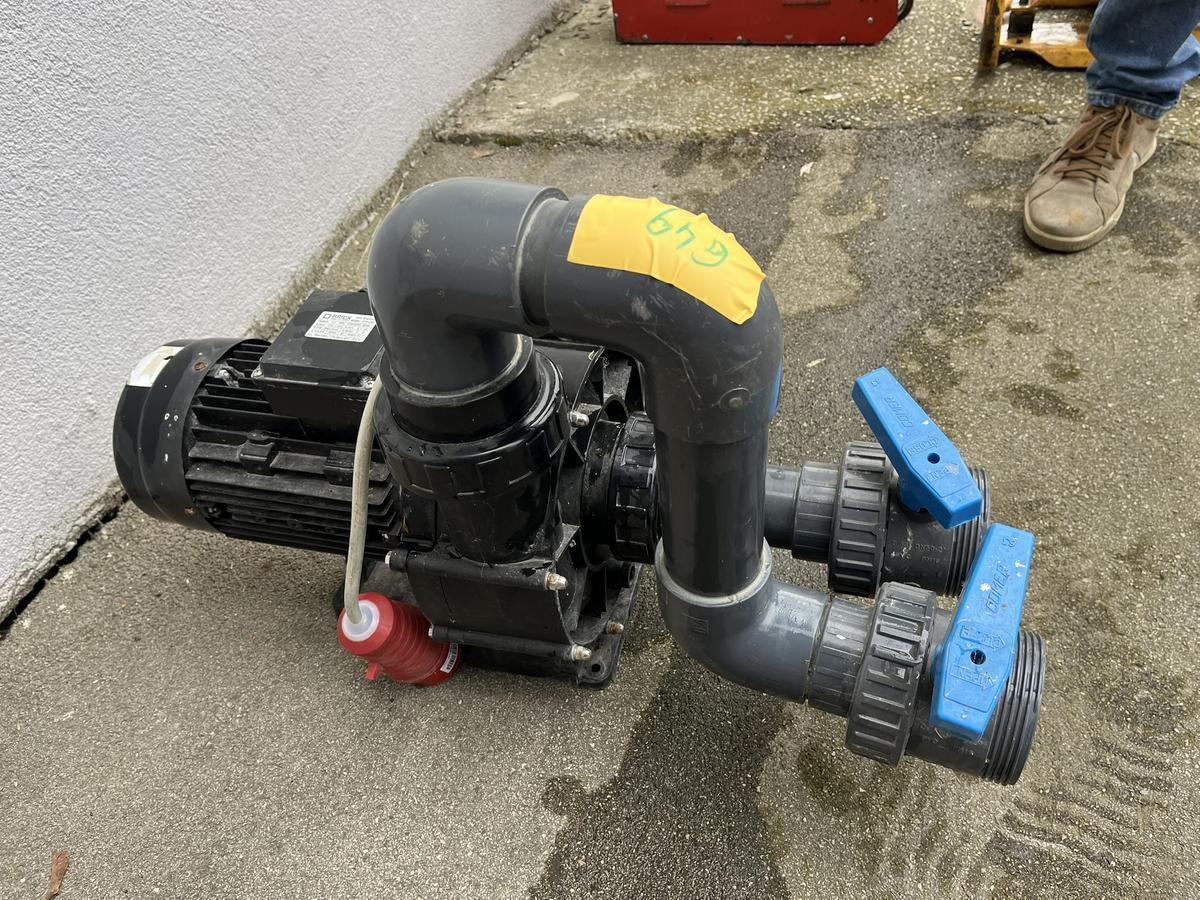 Wasserpumpeneinheit vermutlich für Schwimmbad