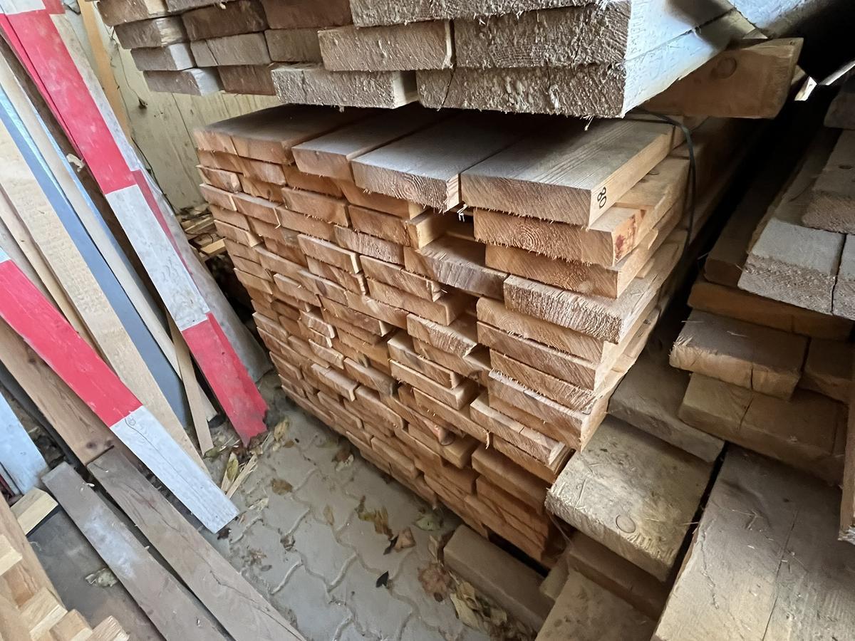 ca. 8 m3 fabriksneue Holzpfosten 400 / 5 cm - Verladung mit Stapler?d=2025-05-07 09:48:17