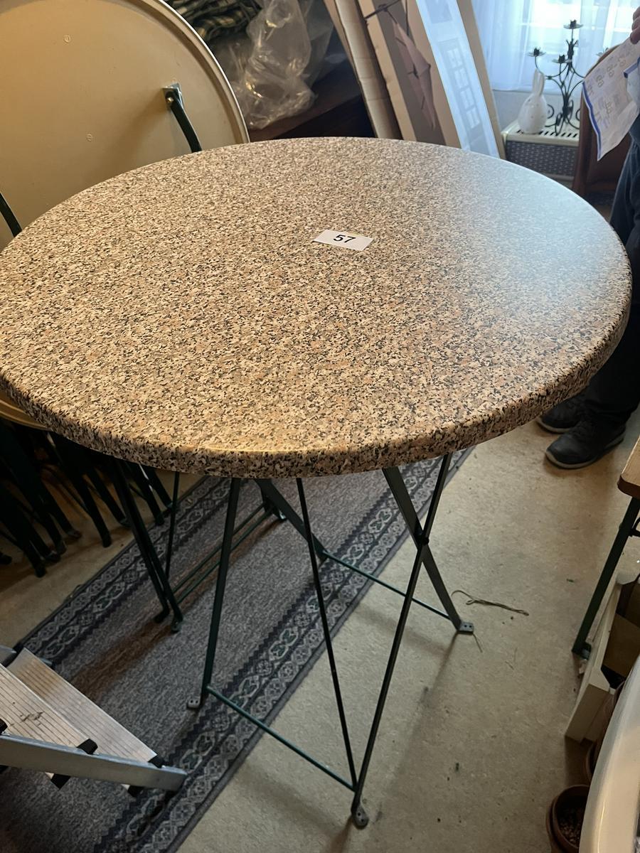 9 Stück Rundtische ca. 80 cm Durchmesser?d=2025-04-28 23:21:44