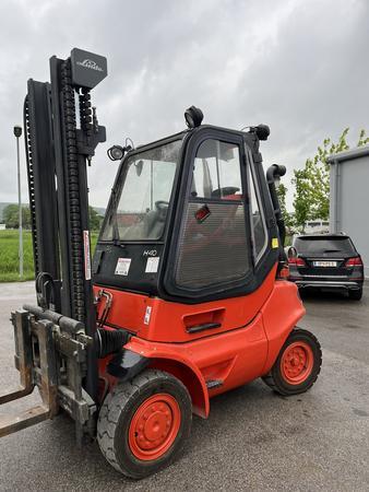 Linde Frontstapler H 40 T, Gasbetrieb, Tragkraft 4to, Duplexmast, Hubhöhe 4050mm, hydraulischer Seitenverschub, beheizte Fahrerkabine Linde Frontstapler H 40 T, Gasbetrieb, Tragkraft 4to, Duplexmast, Hubhöhe 4050mm, hydraulischer Seitenverschub, beheizte Fahrerkabine